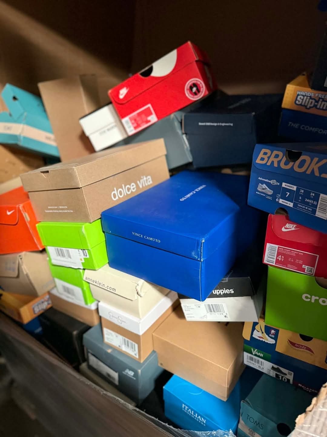Mixed Shoes Pallet – 160-Pair Wholesale Mixed-Brand Footwear Lot