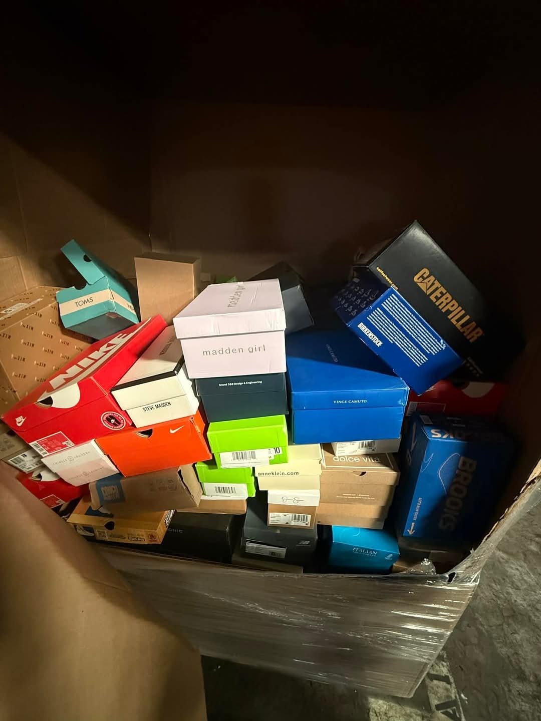 Mixed Shoes Pallet – 160-Pair Wholesale Mixed-Brand Footwear Lot