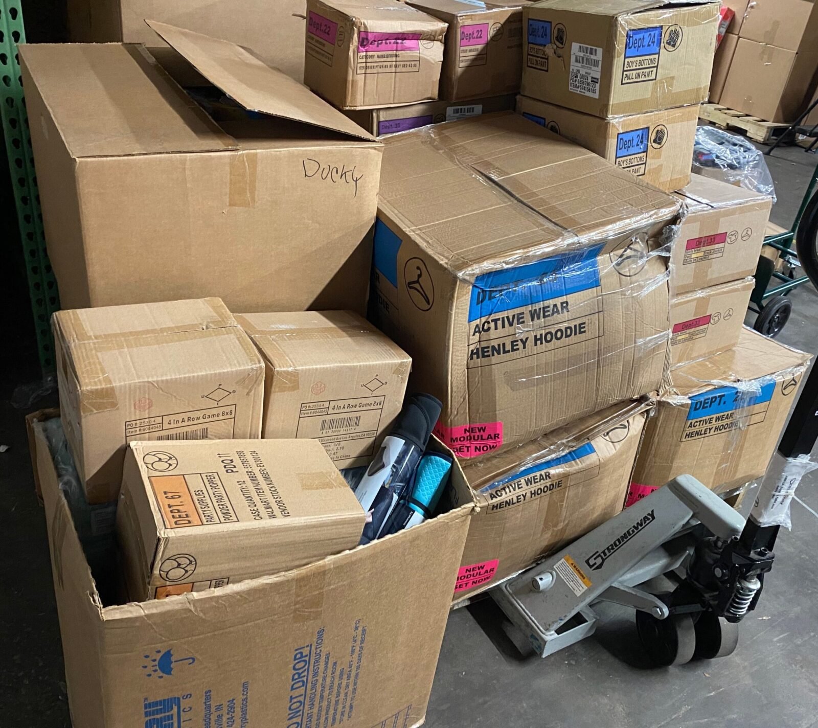 570-Piece Mixed Merchandise Pallet - Clothing, Toys & General Merchandise (1 Pallet)