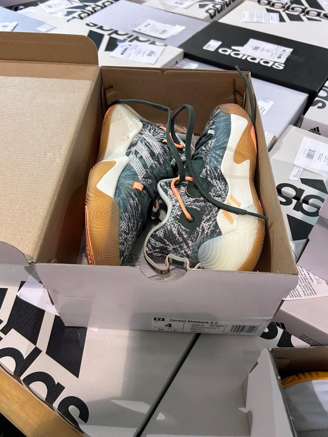 180 Pairs Of Adidas Shoes Pallet