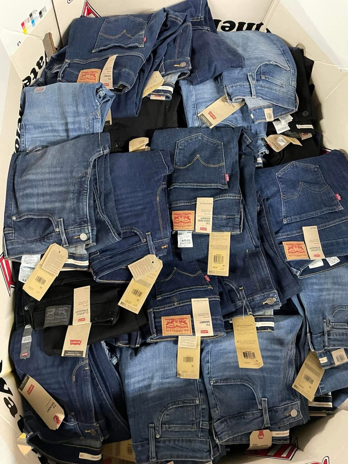 Levi Jeans Pallet (Men & Women) (500-525 Pieces)
