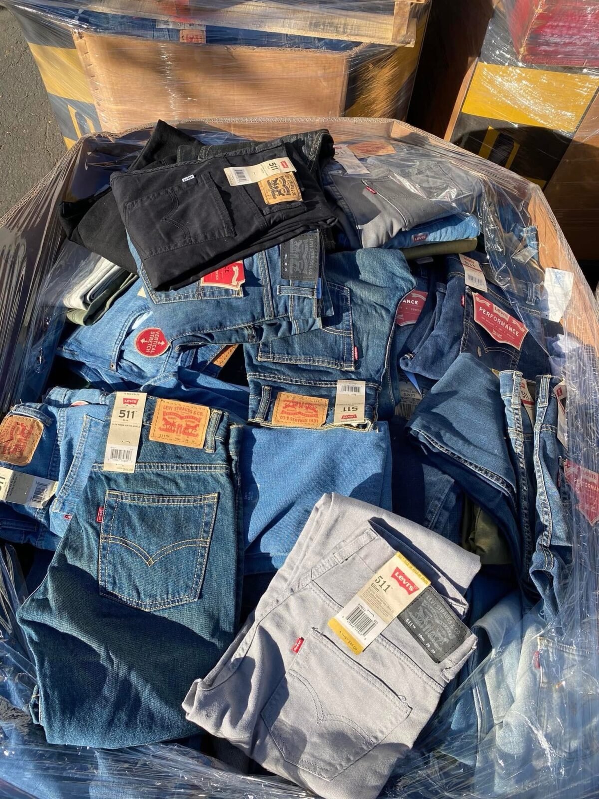 Levi Jeans Pallet (Men & Women) (500-525 Pieces)