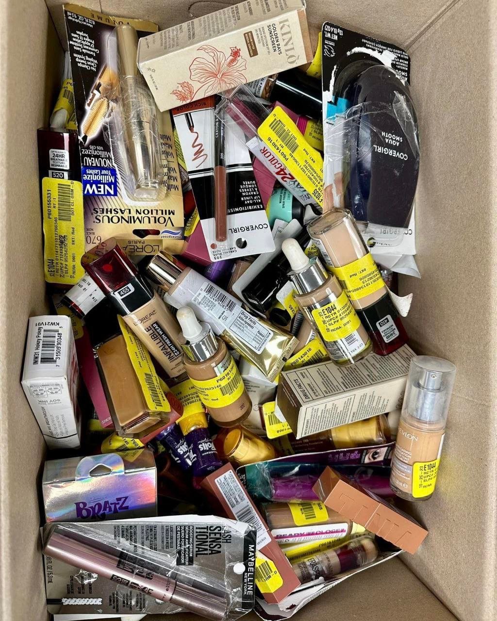100-Unit Mixed Cosmetic Pallet