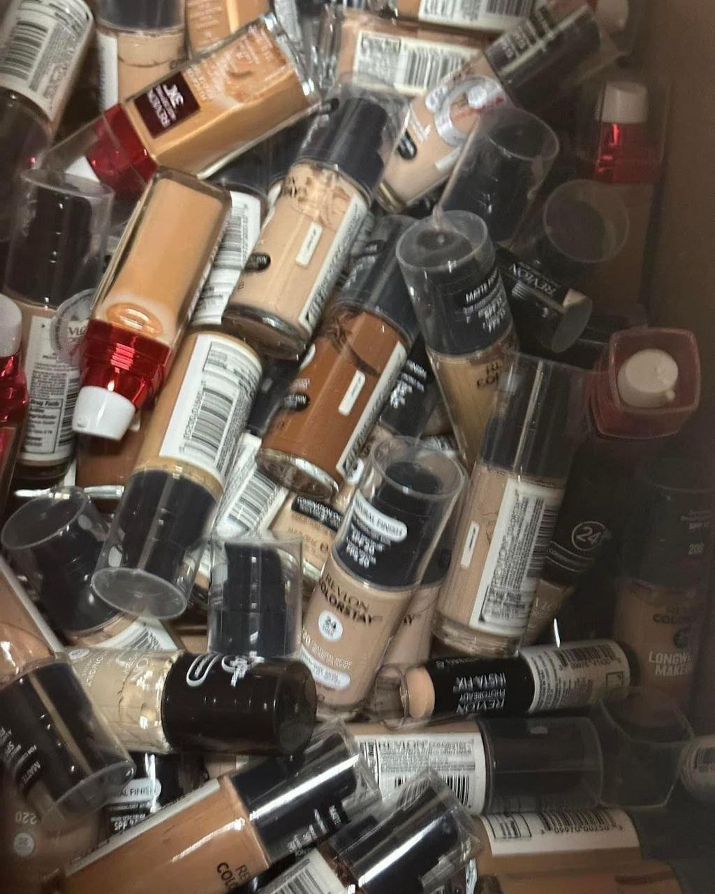 100-Unit Mixed Cosmetic Pallet